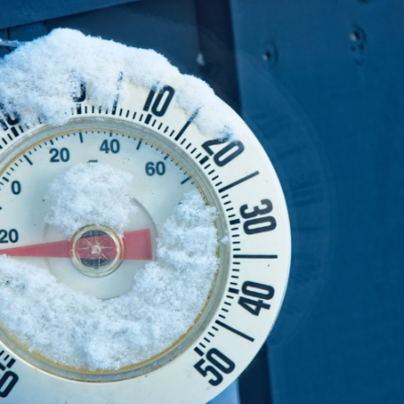 Très basse températures - neige - verglas - froid - thermomètre